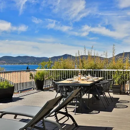 Avec Toit Terrasse Equipe Au Centre Tropez Vue Saint-Tropez