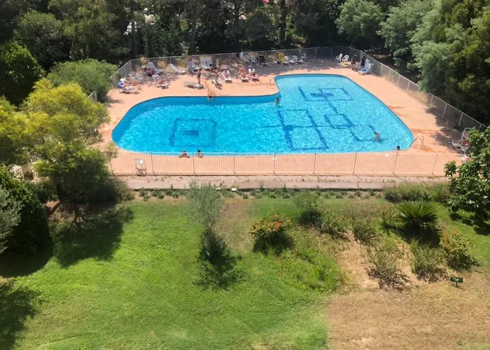 Apartment Avec Toit Terrasse Equipe Au Centre Tropez Vue Saint-Tropez