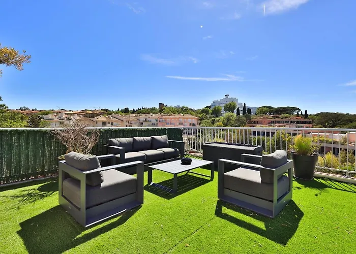 Apartment Avec Toit Terrasse Equipe Au Centre Tropez Vue Saint-Tropez